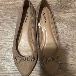 color: tan     size : 6